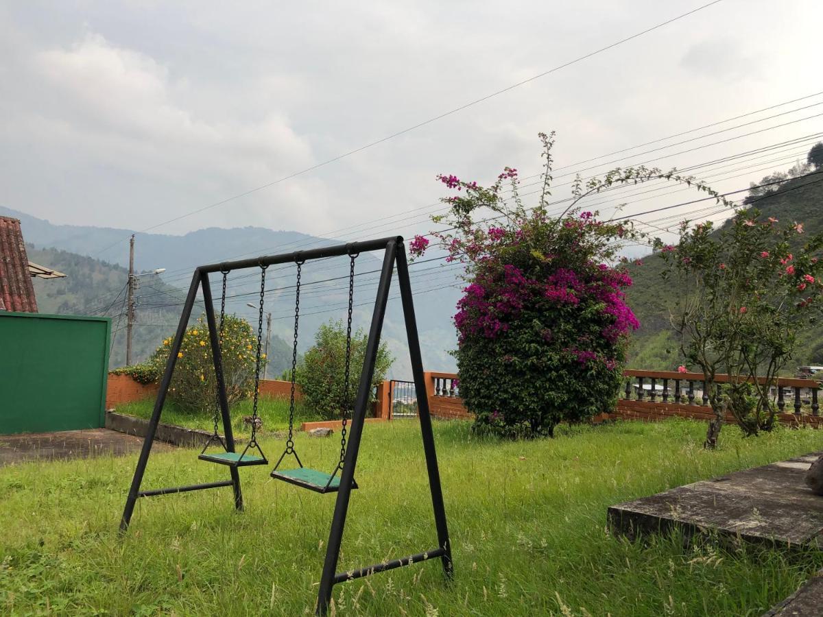 באניוס Mountain Chalet - Tungurahua Hot Springs/Aguas Termales מראה חיצוני תמונה