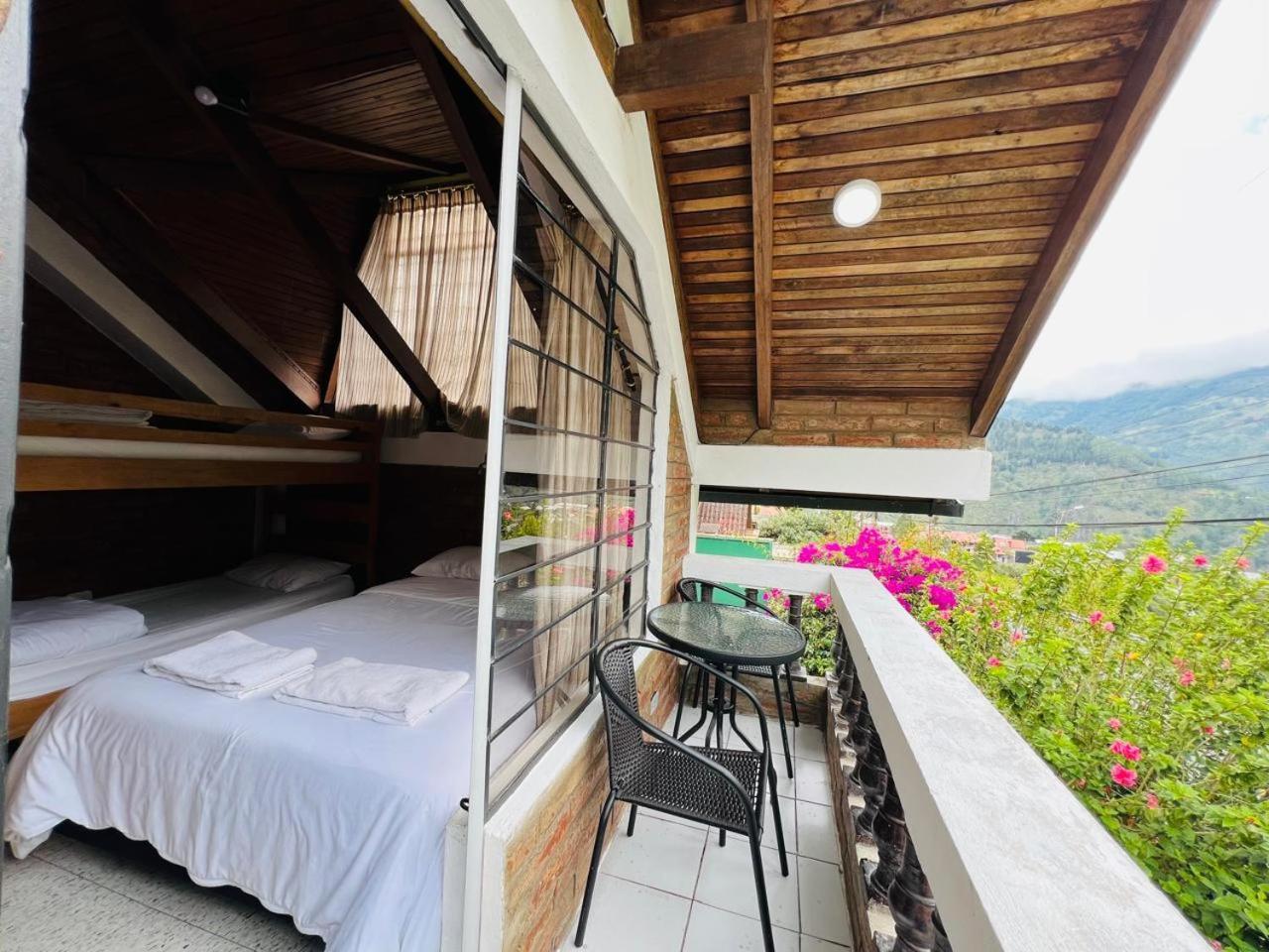 באניוס Mountain Chalet - Tungurahua Hot Springs/Aguas Termales מראה חיצוני תמונה